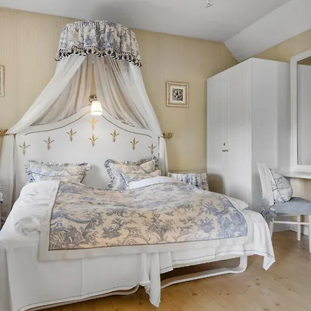 1 Bedroom In *